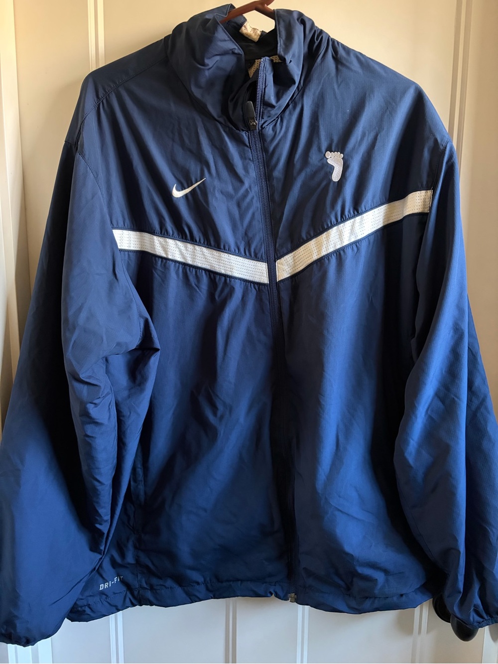 Nike Men’s Navy Windbreaker Jacket with White Stripe
